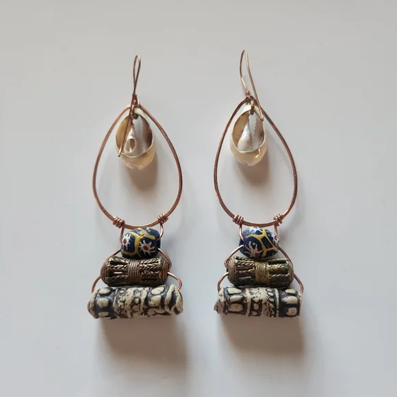 Rework Creative Handcrafted Cowrie Shell Bead  Copper Wire Earrings.  - Picture 2 of 4